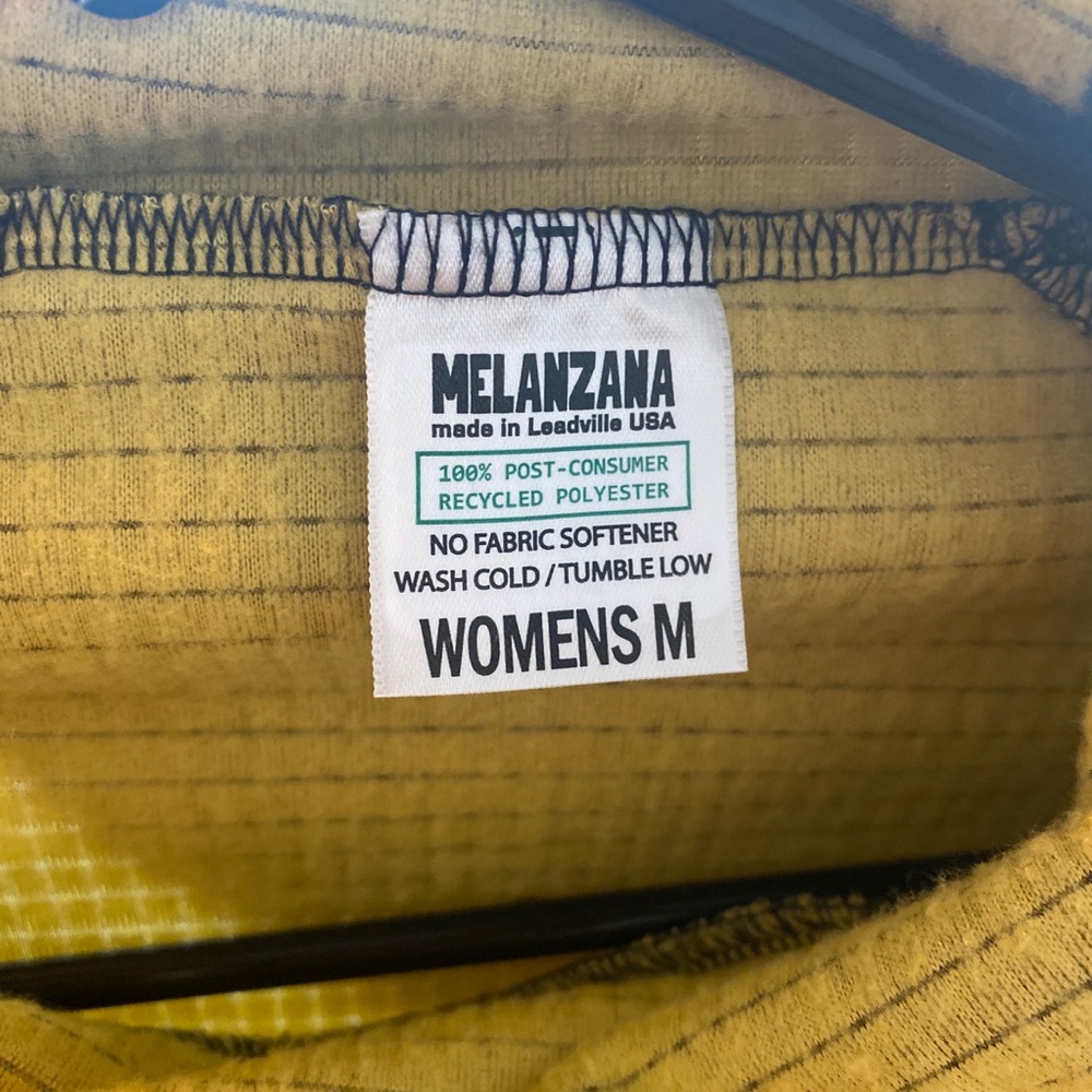 Women’s medium mustard melanzana.